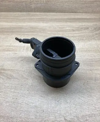 Volkswagen Golf IV Mass air flow meter 071906461A 0280217529