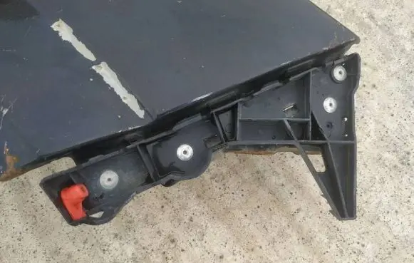 Opel Astra H Front bumper mounting bracket