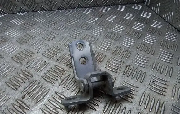 Toyota Prius (XW20) Front door upper hinge