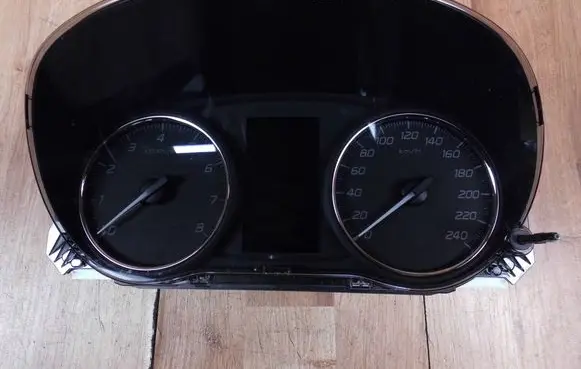 Mitsubishi Outlander Speedometer (instrument cluster) 8100C533