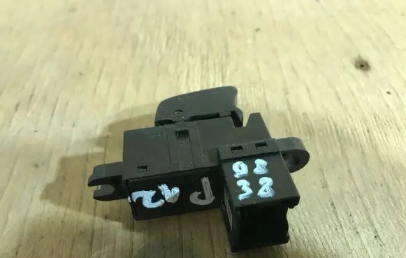 Nissan Primera Electric window control switch 25411AV600