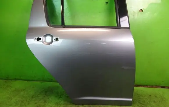 Suzuki Swift I Rear door
