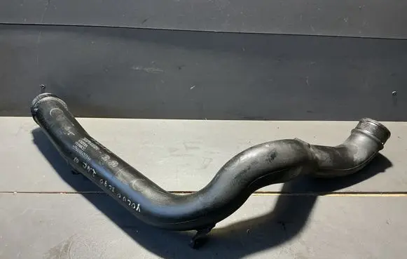 Volvo XC90 Intercooler hose/pipe 30714184