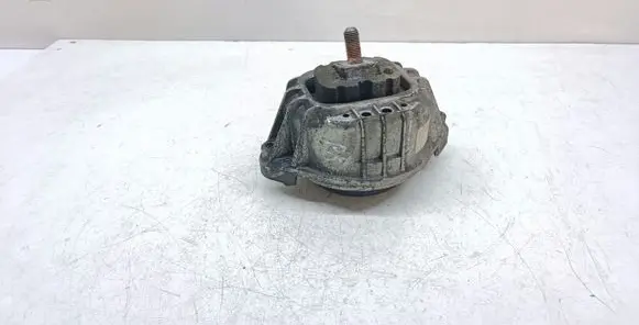 Engine mount bracket