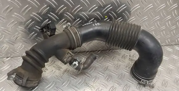 Toyota Urban Cruiser (XP110) Air intake duct part 1788233010 1788133070