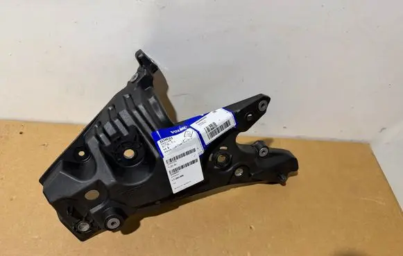 Volvo V60 Fender mounting bracket 32348053