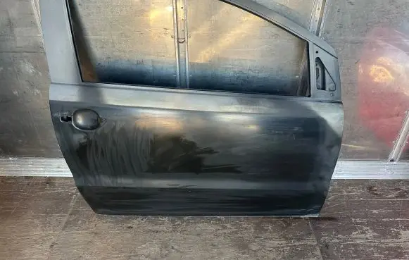 Volkswagen Fox Front door 5z3831312