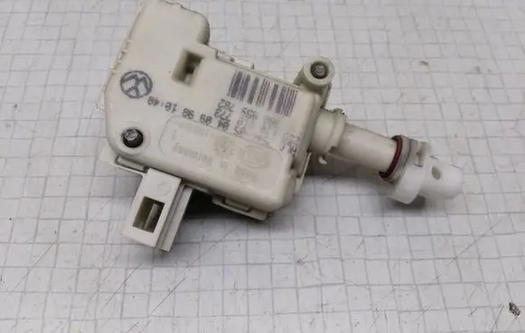 Volkswagen Bora Central locking motor 1J0810773 3B0959782