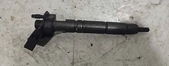 Mercedes-Benz C W204 Fuel injector A642070