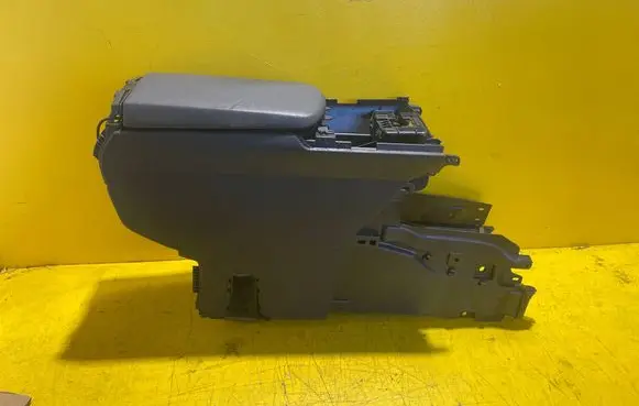 Peugeot 3008 I Center console 