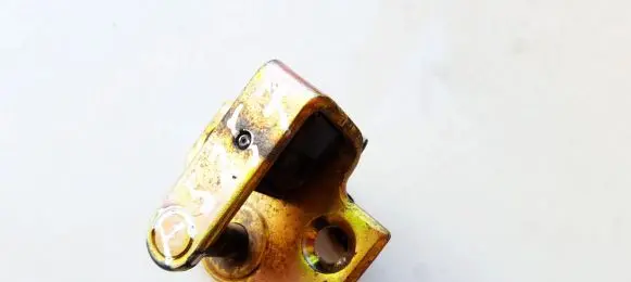 Ford Mondeo Mk III Rear door lock loop/hook striker C7G0A