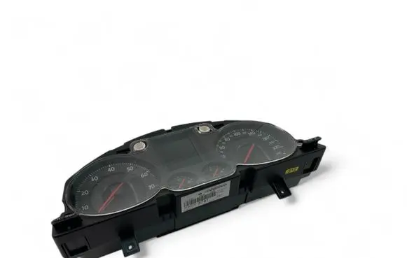 Volkswagen PASSAT B6 Speedometer (instrument cluster) 3C0920870T