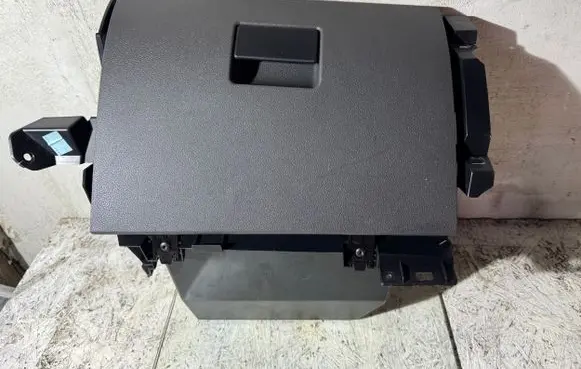 Ford Focus C-MAX Glove box 3M51R06044