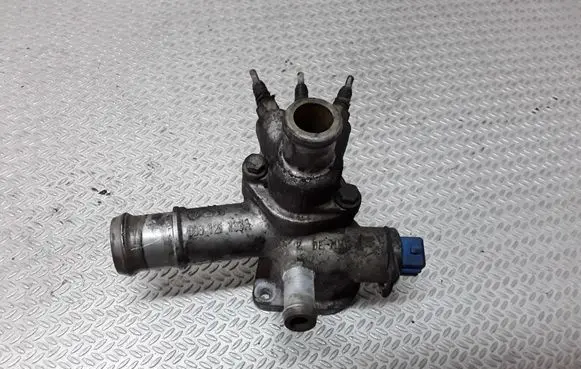 Audi A3 S3 8L Engine coolant pipe/hose 038121133A