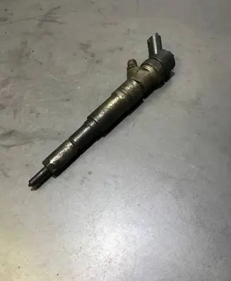 BMW 5 E39 Fuel injector 0445110029 2354093