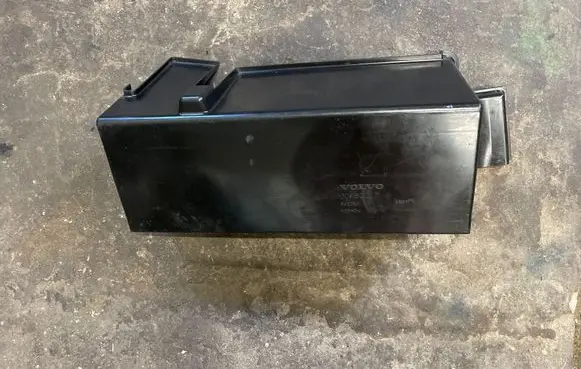 Volvo XC90 Battery box tray cover/lid 30782017