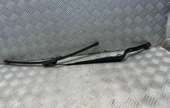 BMW X5 F15 Front wiper blade arm 7304069