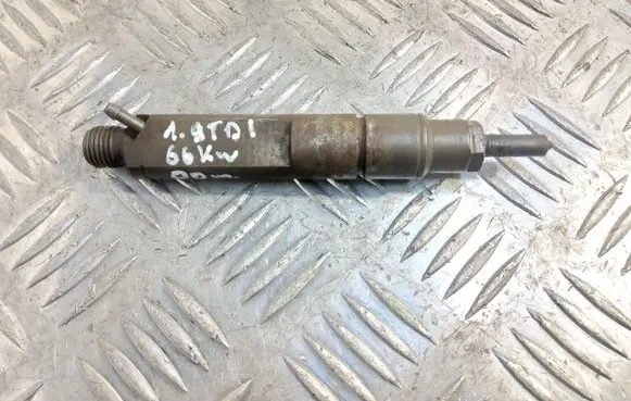 Volkswagen Golf IV Fuel injector 028130201G