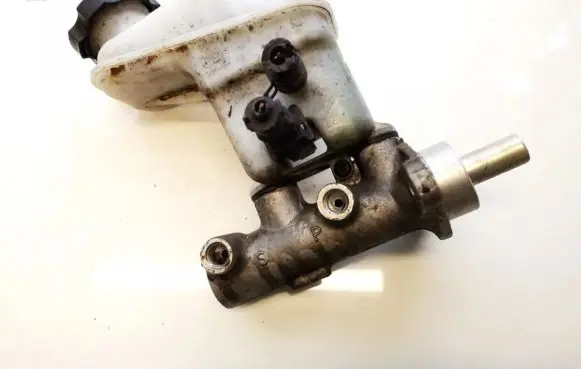 Master brake cylinder