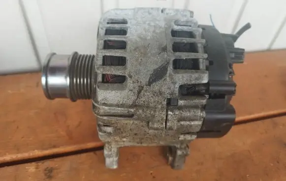 Volkswagen Golf VII Generator/alternator 04C903023K
