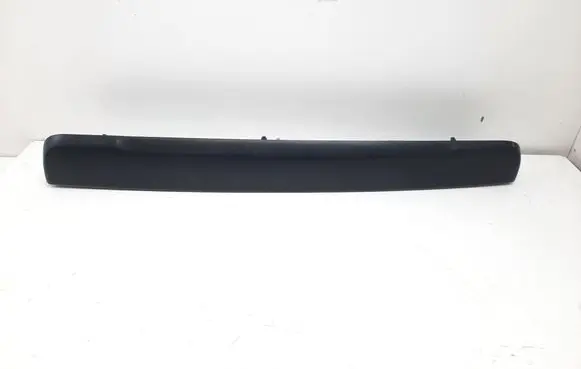 Trunk door license plate light bar