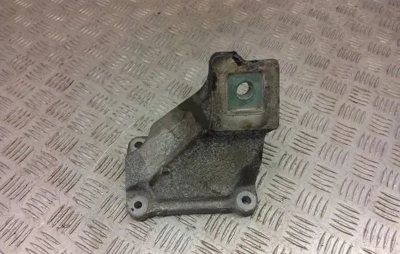 Land Rover Range Rover Sport L494 Engine mounting bracket