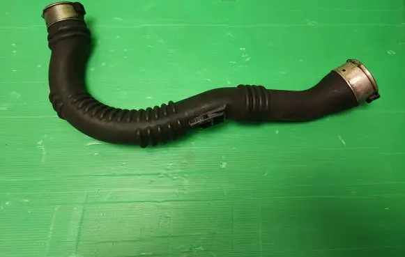Opel Vivaro Intercooler hose/pipe 144606126R 93867727