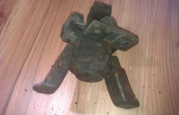 Mazda 626 Engine mount bracket