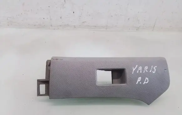 Toyota Yaris Front door window switch trim 