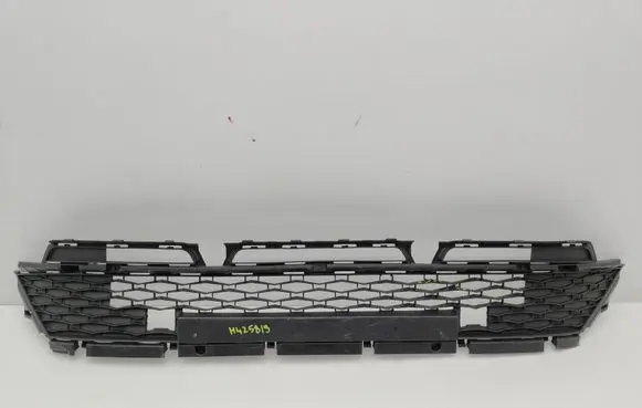 Skoda Kamiq Front bumper lower grill 658853677A
