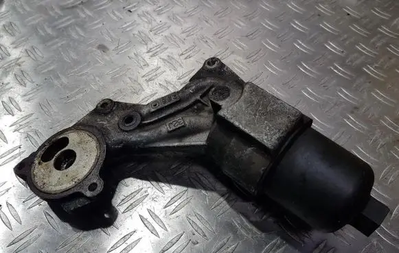 Peugeot 307 Oil filter cover 9636015310