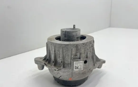 Mercedes-Benz C W205 Engine mount bracket A2052400200