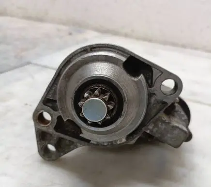 Volkswagen Golf IV Starter motor 1005821766