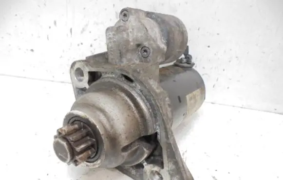 Volkswagen Golf V Starter motor 02Z911023E