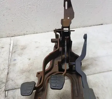 Volkswagen Golf II Pedal assembly 