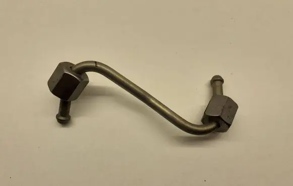 Mercedes-Benz C W204 Fuel injector supply line/pipe 