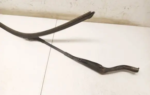 Mercedes-Benz E W211 Front wiper blade arm A2118201544