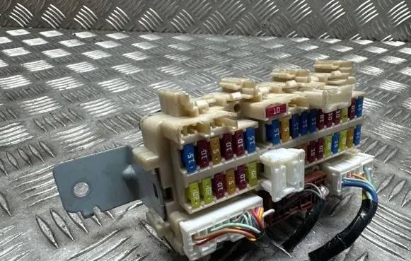 Nissan X-Trail T32 Fuse module 40L0B C5549 7B05