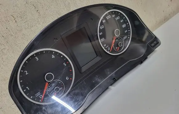 Volkswagen Tiguan Speedometer (instrument cluster) 3219792 A2C53353034 A2C5335303400