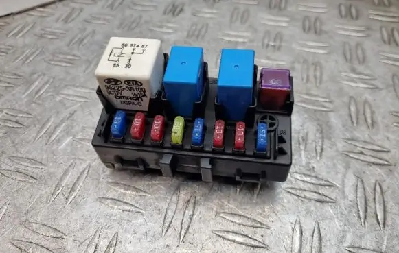 Hyundai i30 Fuse module 919510Q000 952253B100 952242D000