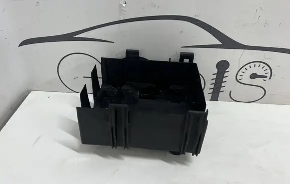 Dodge RAM Fuse box cover 68277335AA