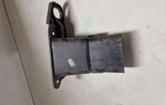 Peugeot 3008 I Front bumper mounting bracket 9682791280