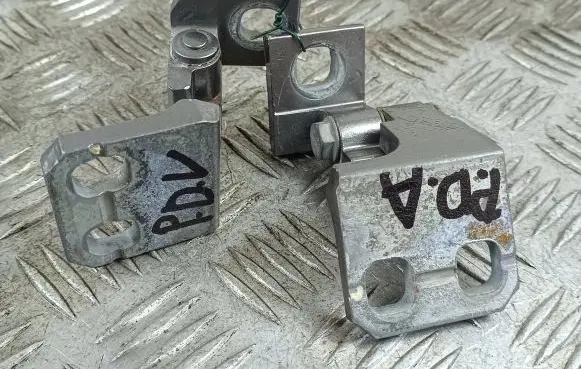 Rear door hinge set