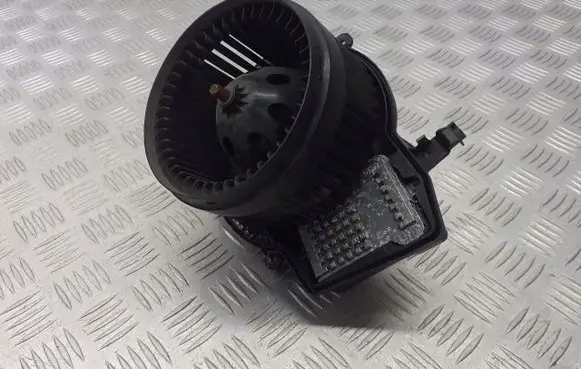 Mercedes-Benz 200 300 W123 Front door blower motor 