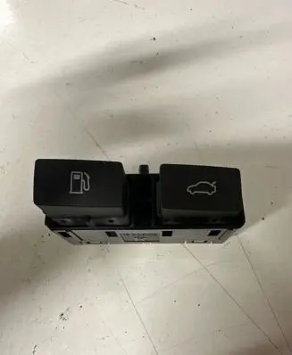Lexus ES 250 - 300 - 330 Fuel tank opening switch 15F477