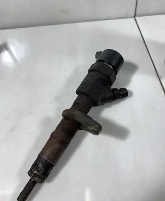 Renault Laguna II Fuel injector 0445110021