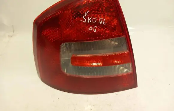 Skoda Octavia Mk2 (1Z) Rear/tail lights 1z5945095a