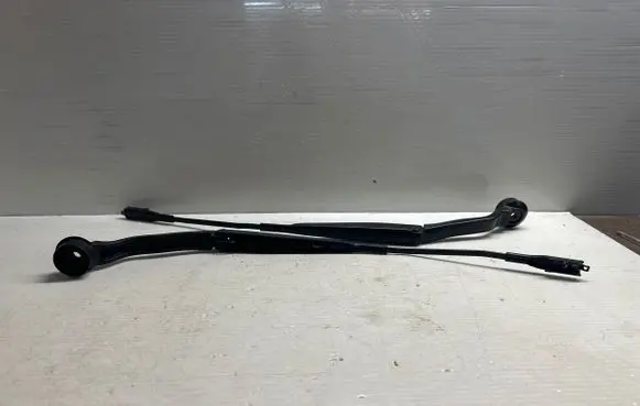 Ford Kuga II Front wiper blade arm w000048496