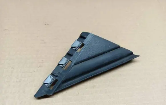 Fender trim (molding)