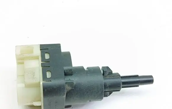 Volkswagen PASSAT B5.5 Brake pedal sensor switch